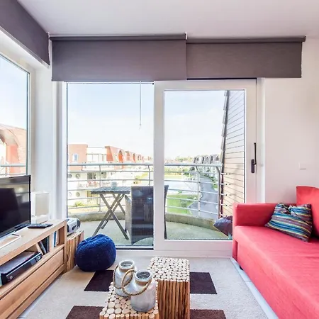 Apartmán Modern With Terrace & Public Pool Bredene