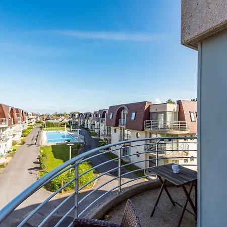 Modern With Terrace & Public Pool *