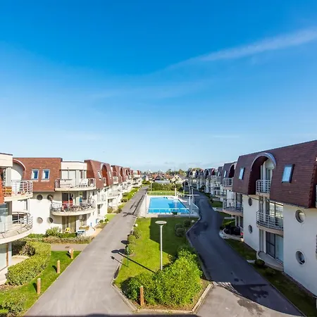 Apartmán Modern With Terrace & Public Pool Bredene