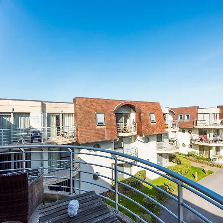 Modern With Terrace & Public Pool * Bredene